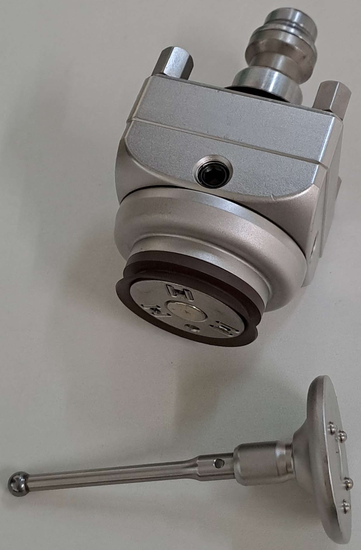 磁著式尋邊器